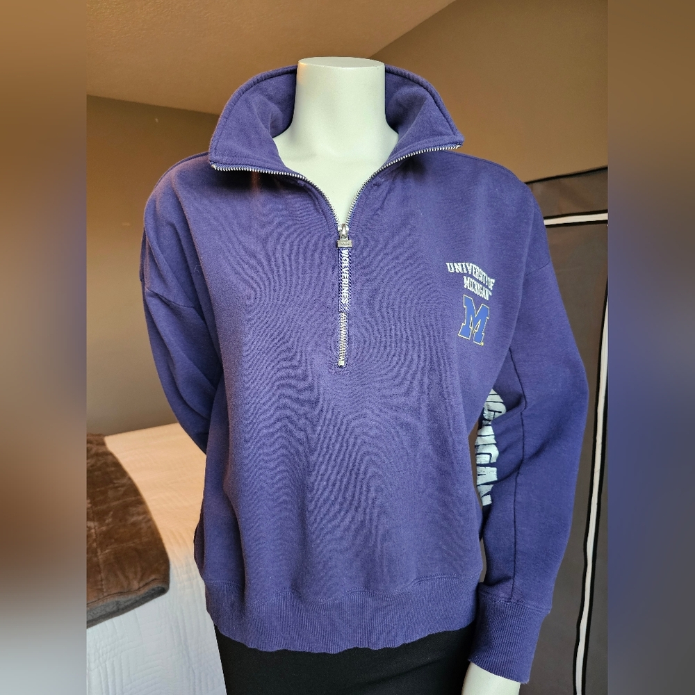 Wear by Erin Andrews, Lg, Blue, Crop/Short Sweater, University of Michigan